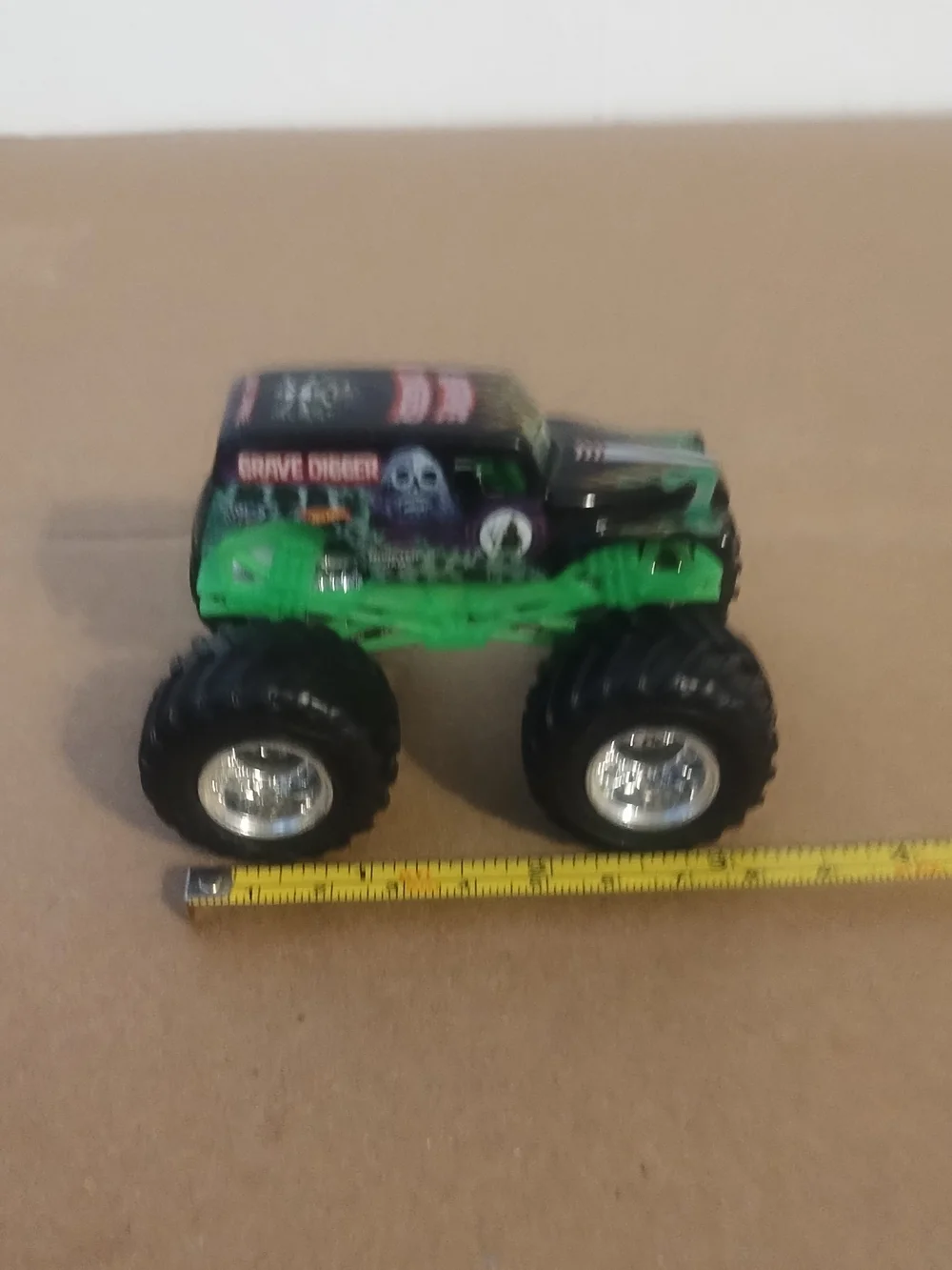Monster Jam Grave Digger Monster Truck 1:64 Hot Wheels Toys